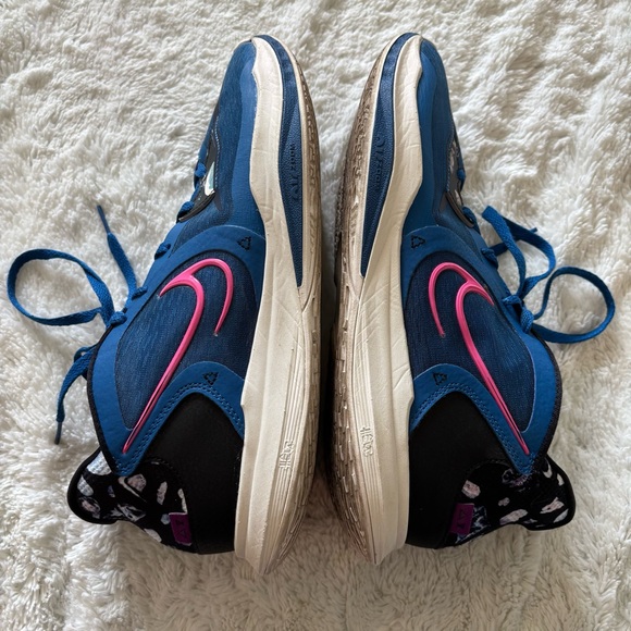 Nike Kyrie Low 5 Sneakers - Picture 3 of 15